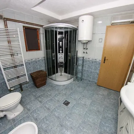 Ade Apartment